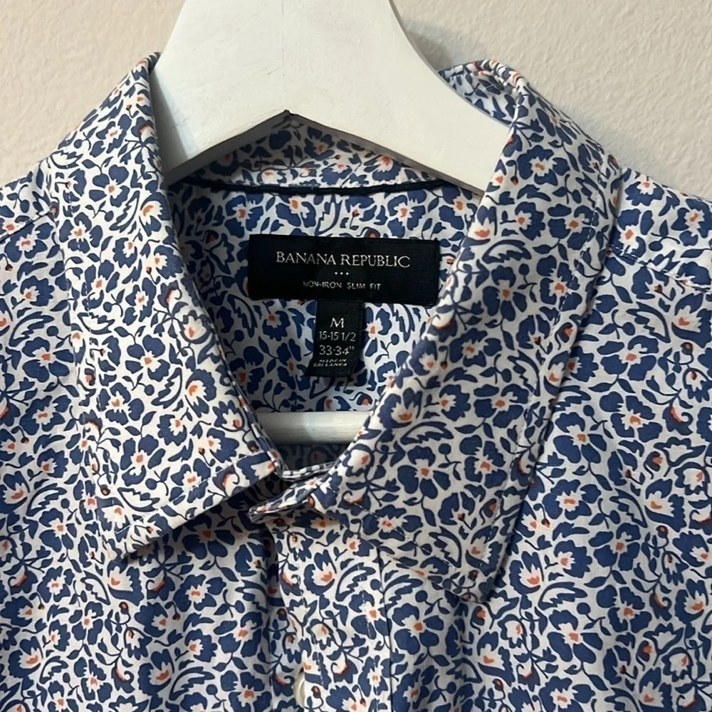 Banana Republic floral shirt size 15 non iron slim fit 33-34” made in Sri Lanka